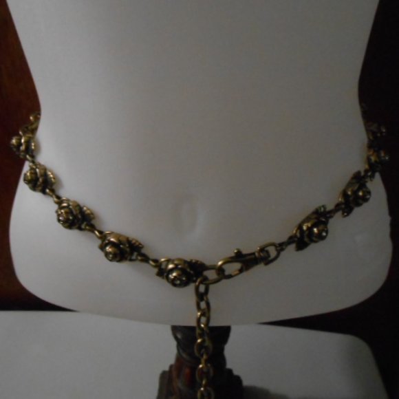Betsey Johnson Brass Toned Rose Floral Sparkly Stone Metal Chain Link Belt - Picture 3 of 16